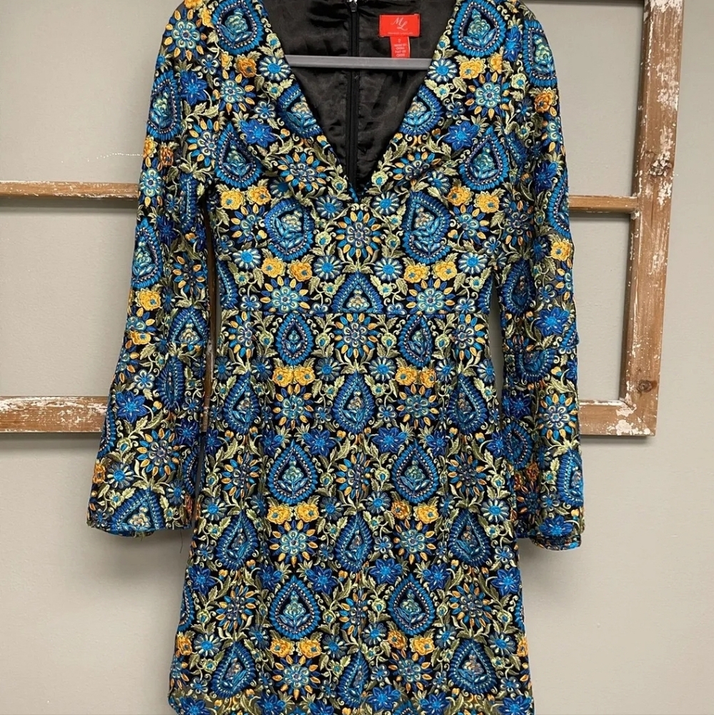 ML MONIQUE LHUILLIER Embroidered Floral Paisley Dress Bell Sleeve Size 2